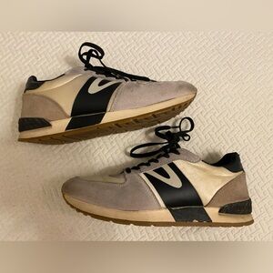 Tretorn Black and Cream Sneakers / Size 8 / Play